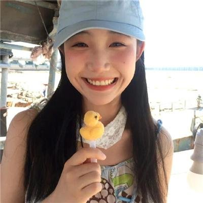 战火中的花蕾